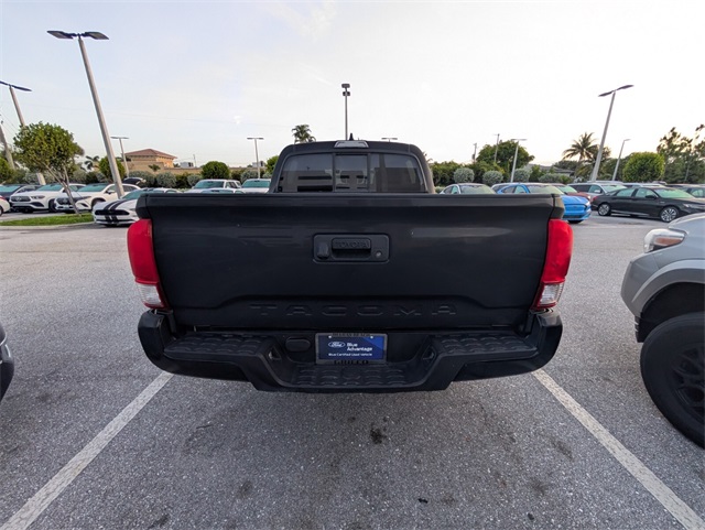2022 Toyota Tacoma SR photo 12
