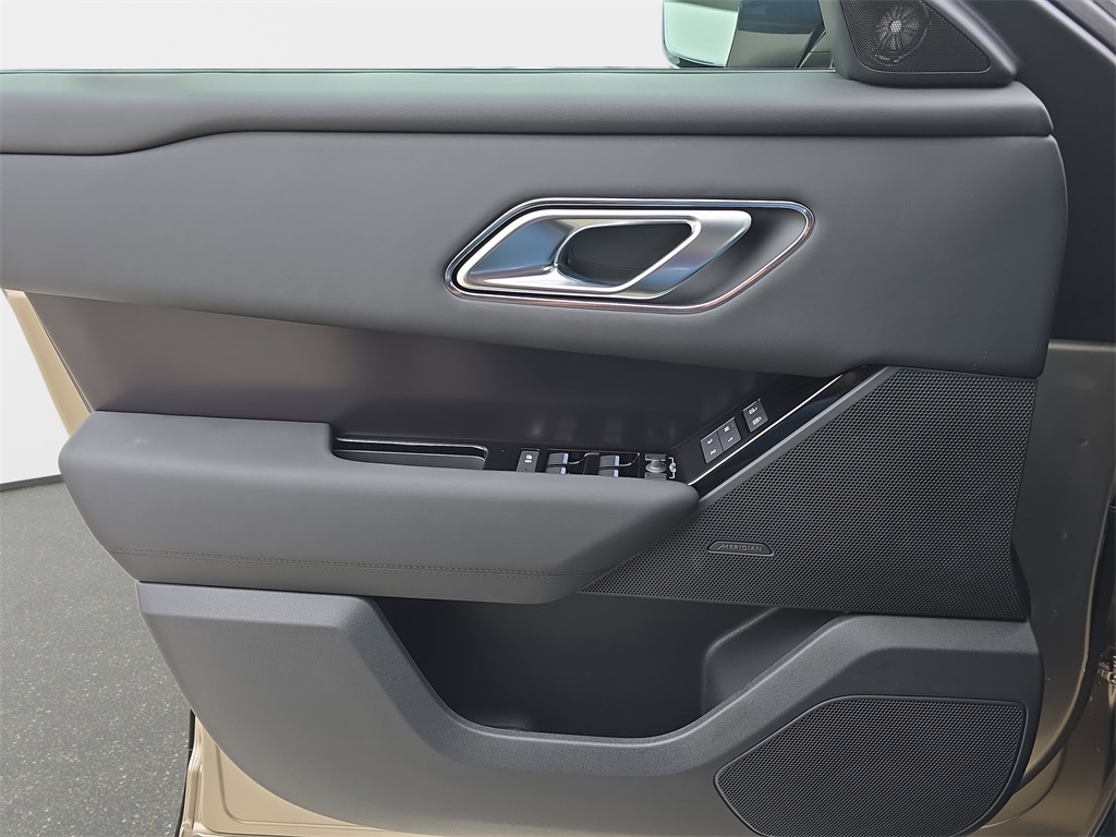 2026 Land Rover Range Rover Velar SE photo 24