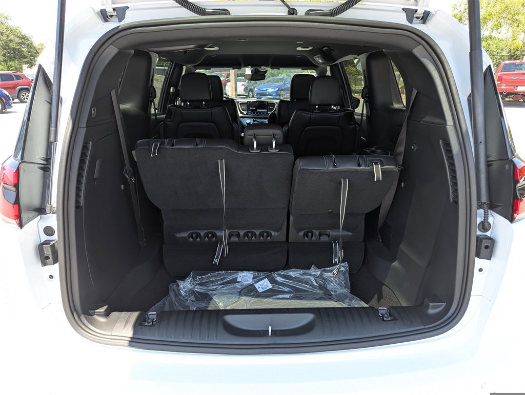 2026 Chrysler Pacifica photo 29