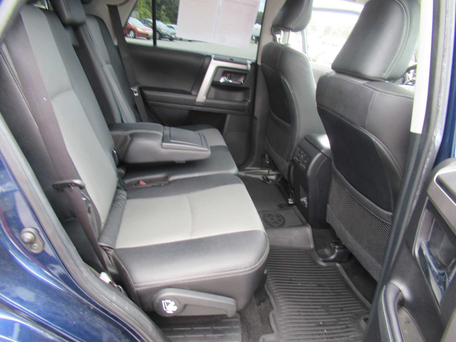2020 Toyota 4Runner SR5 Premium photo 17