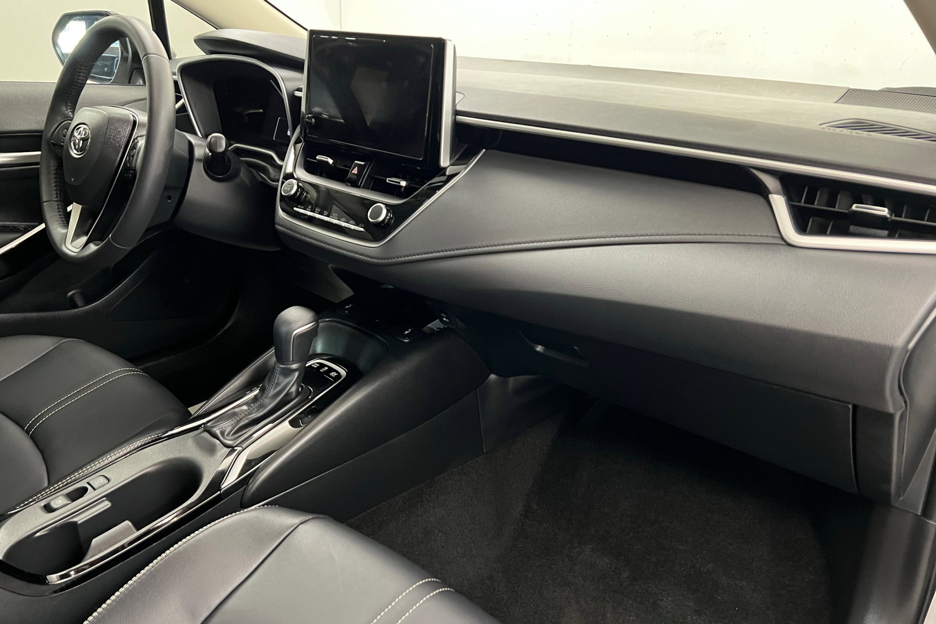 2024 Toyota Corolla Hybrid LE photo 22
