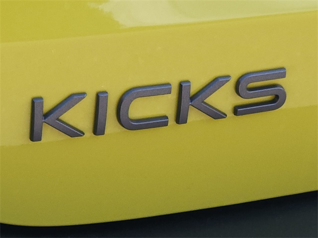 2025 Nissan Kicks SR photo 4