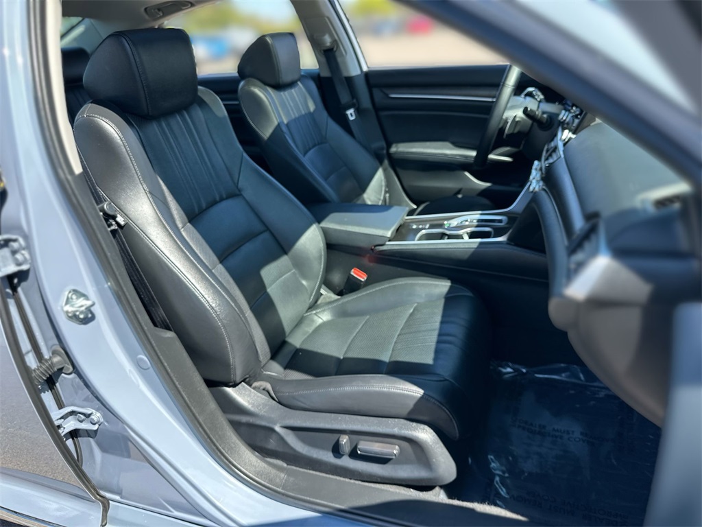 2022 Honda Accord Touring 2.0T photo 35
