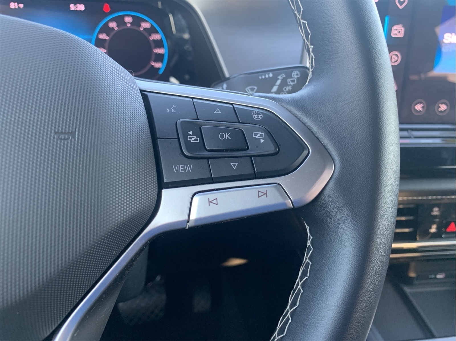 2024 Volkswagen Atlas Cross Sport SE Technology photo 15