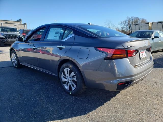 2025 Nissan Altima S photo 5
