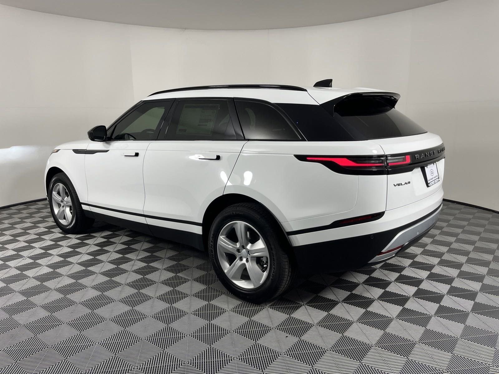 2025 Land Rover Range Rover Velar P250 S photo 3