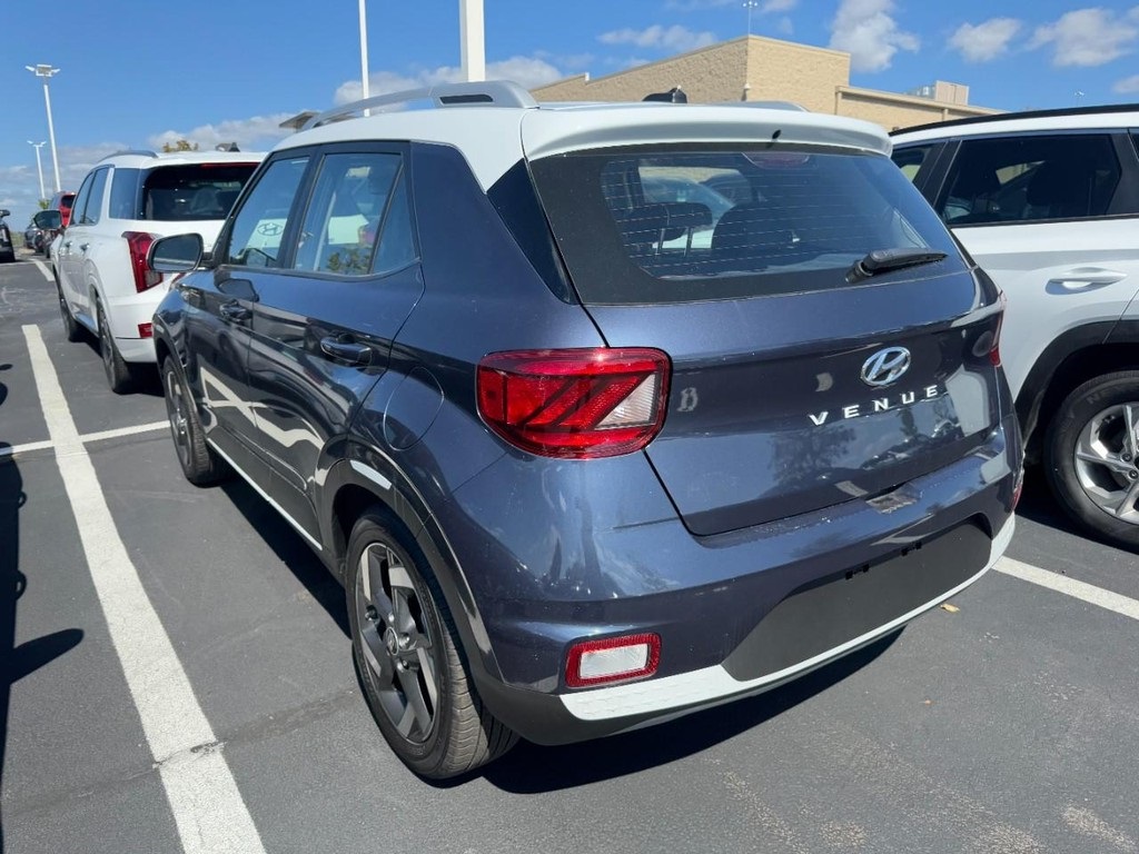 2025 Hyundai Venue Limited photo 4
