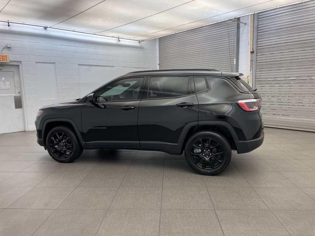 2025 Jeep Compass Altitude Special Edition photo 2