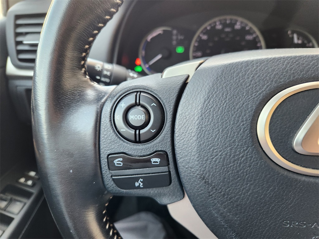 2017 Lexus CT 200h photo 26