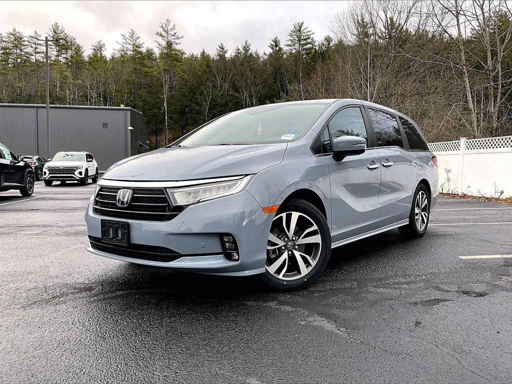 2024 Honda Odyssey Touring photo 3