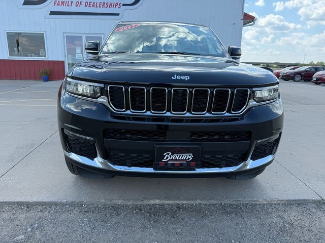 2025 Jeep Grand Cherokee Limited photo 2