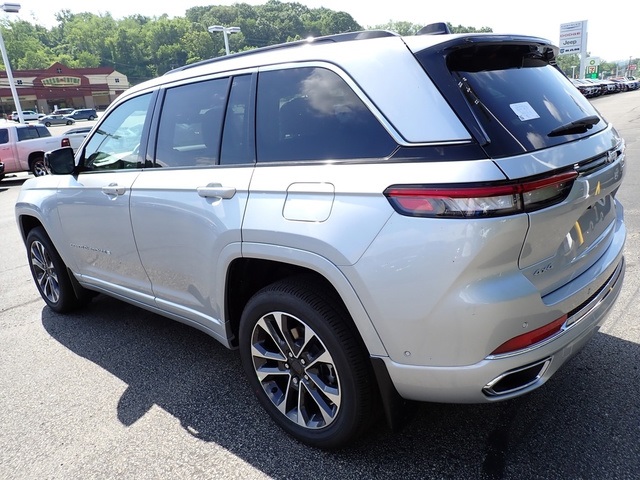 2025 Jeep Grand Cherokee Overland photo 3