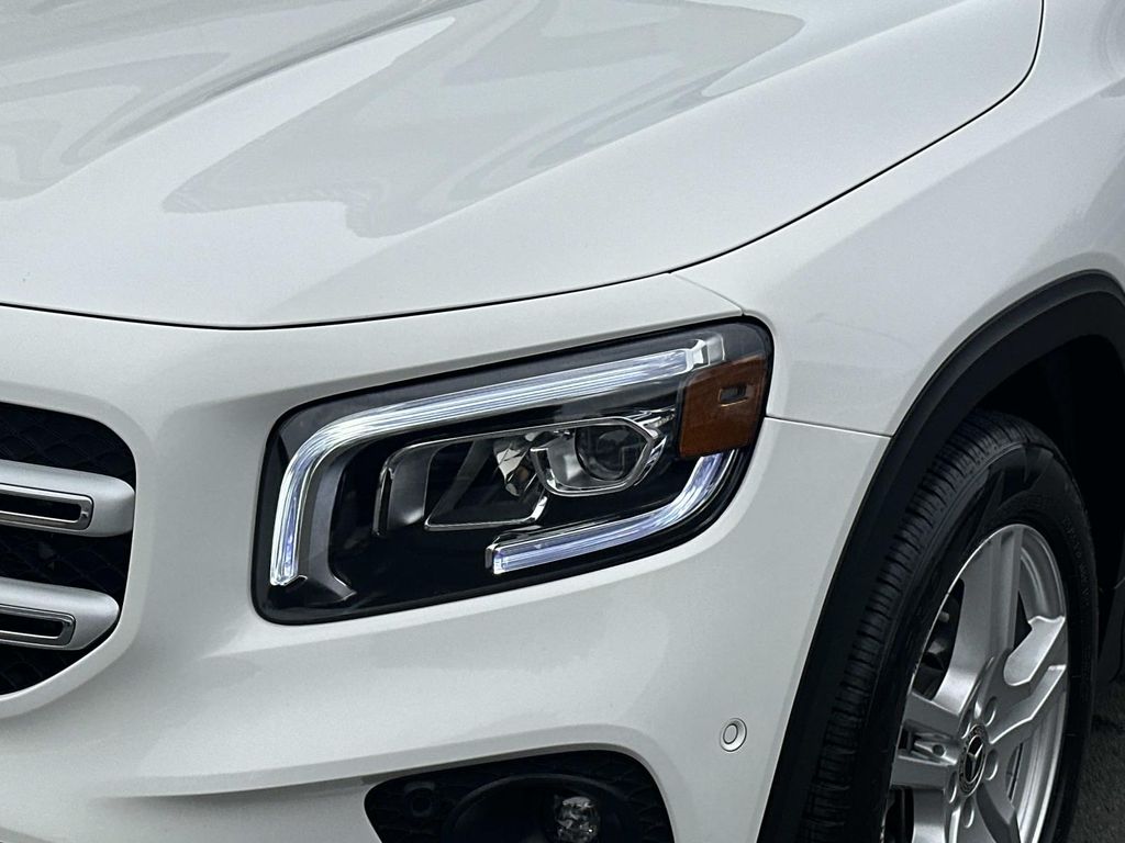 2023 Mercedes Benz GLB 250 4MATIC photo 2