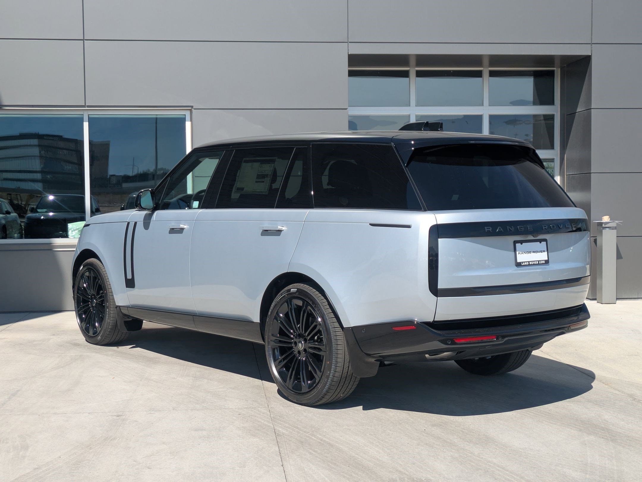 2025 Land Rover Range Rover SE photo 8