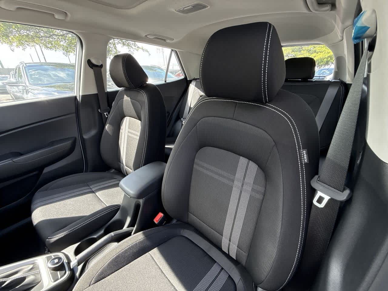 2025 Hyundai Venue SEL photo 14