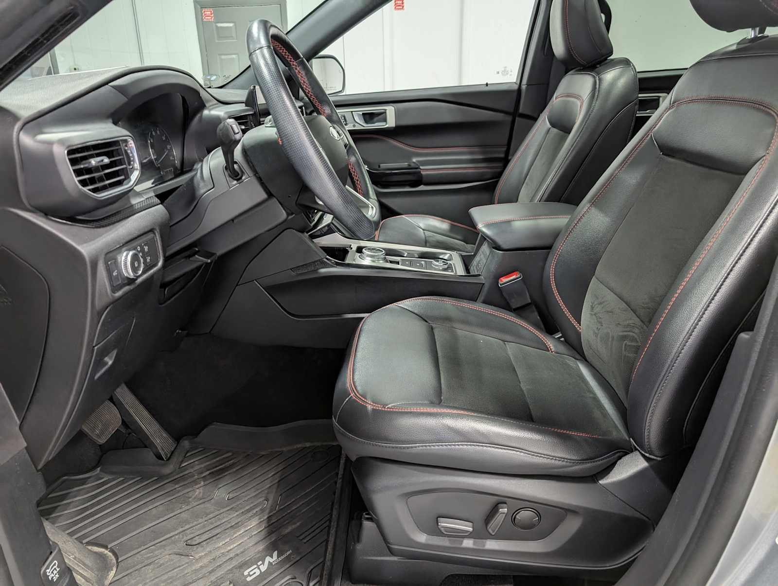 2022 Ford Explorer ST-Line photo 4