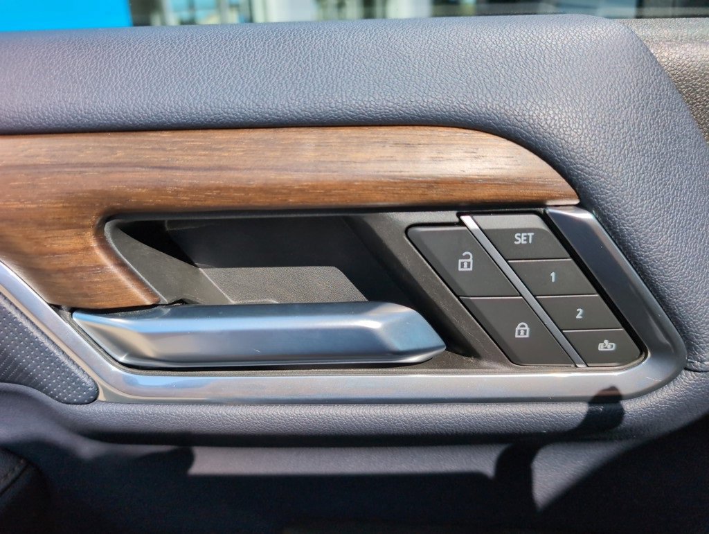 2024 Chevrolet Silverado High Country photo 18