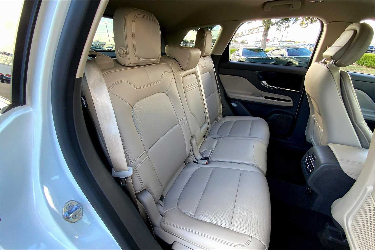 2020 Lincoln Corsair Standard photo 16