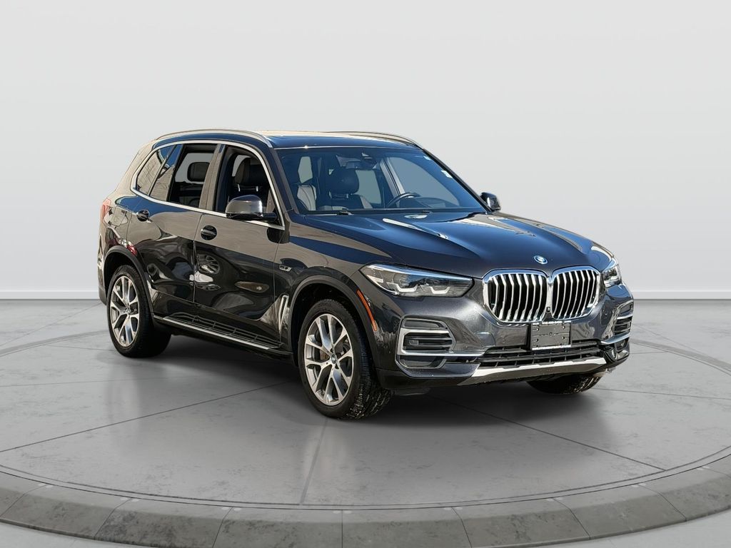 2022 BMW X5 45e's photo