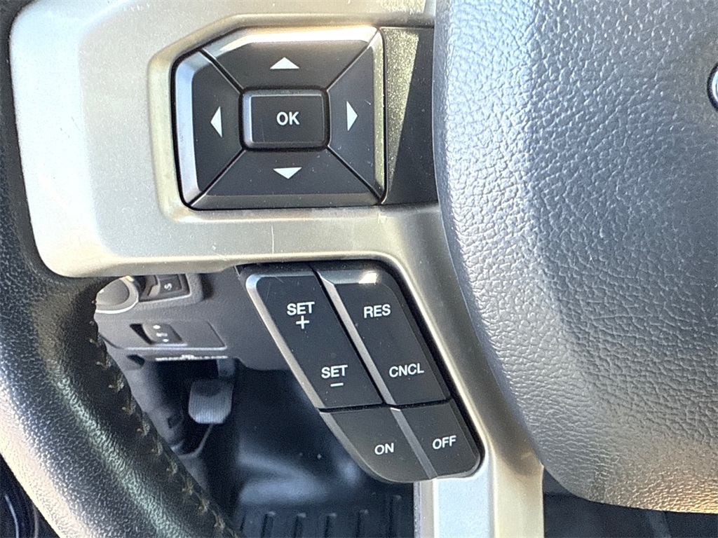 2022 Ford F-350 Lariat photo 23