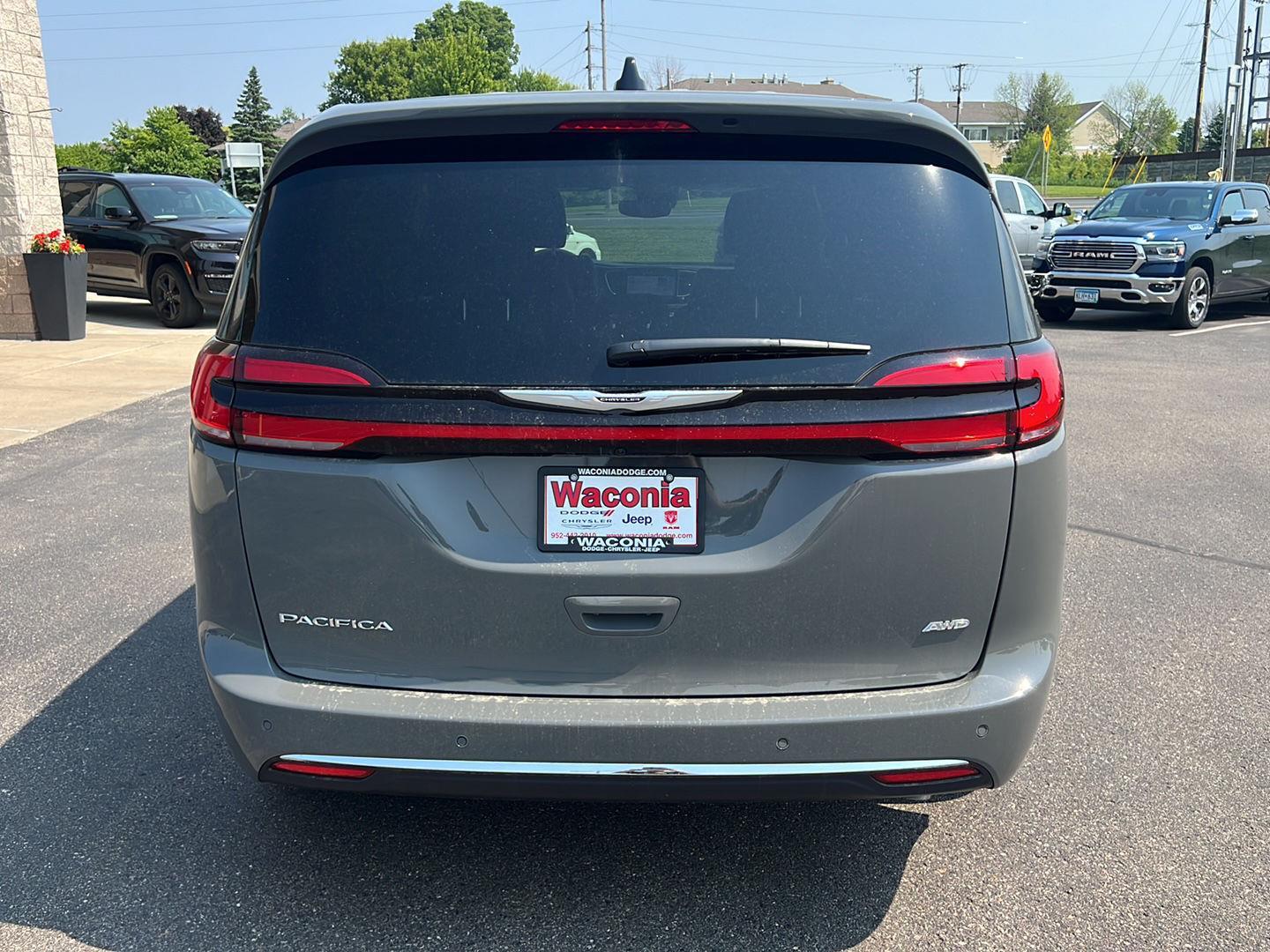 2025 Chrysler Pacifica photo 6