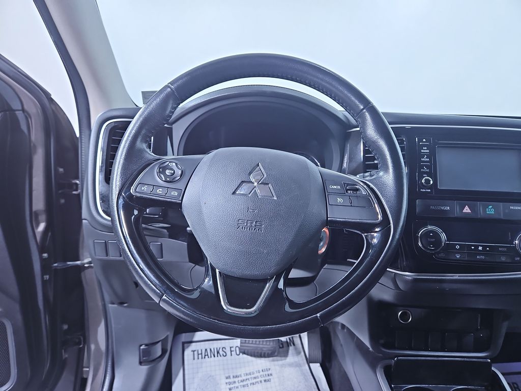 2017 Mitsubishi Outlander ES photo 12