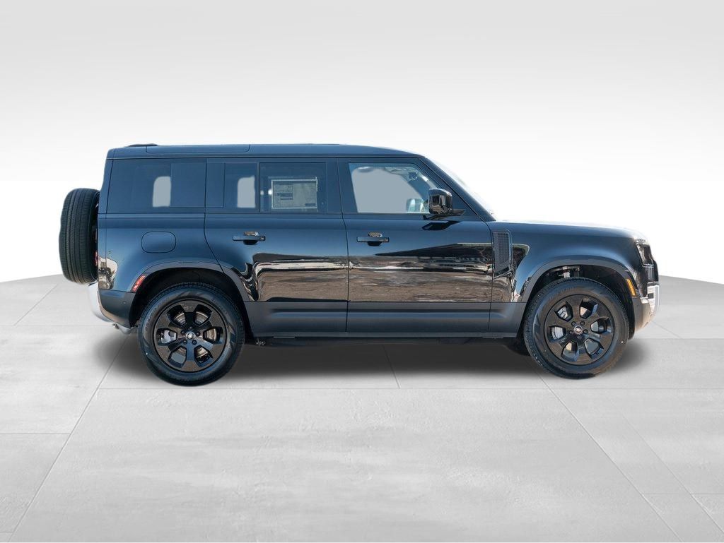 2025 Land Rover Defender 110 S photo 9