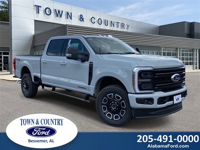 2025 Ford F-250 Super Duty Platinum's photo