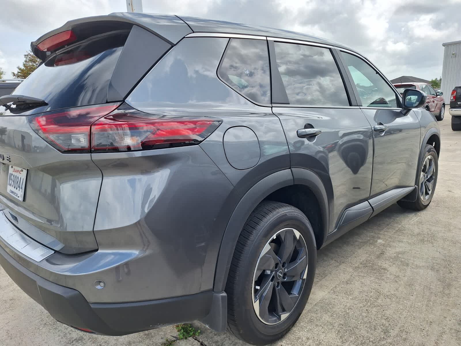 2026 Nissan Rogue SV photo 2
