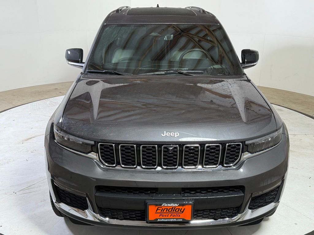 2025 Jeep Grand Cherokee Limited photo 2
