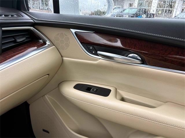 2017 Cadillac XT5 Luxury photo 30