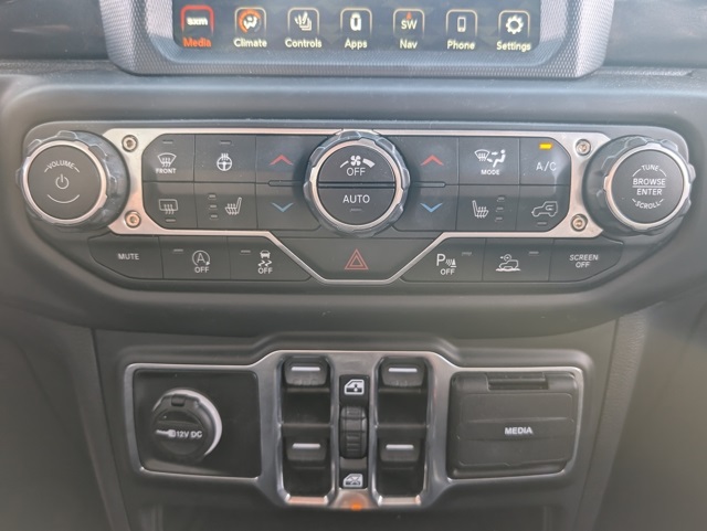 2022 Jeep Wrangler Unlimited Sahara photo 21
