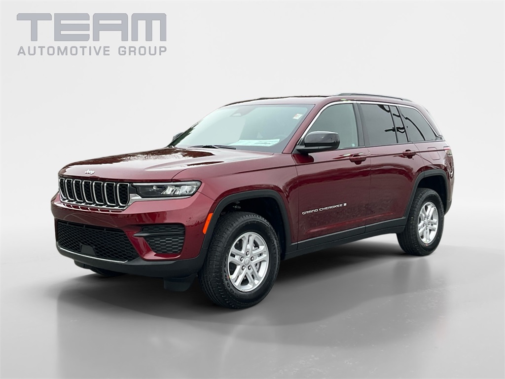 2025 Jeep Grand Cherokee Laredo photo 3