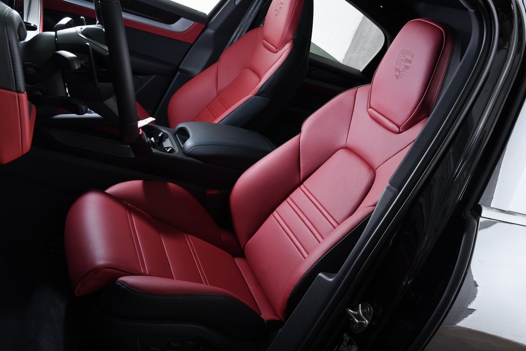 2025 Porsche Cayenne photo 5