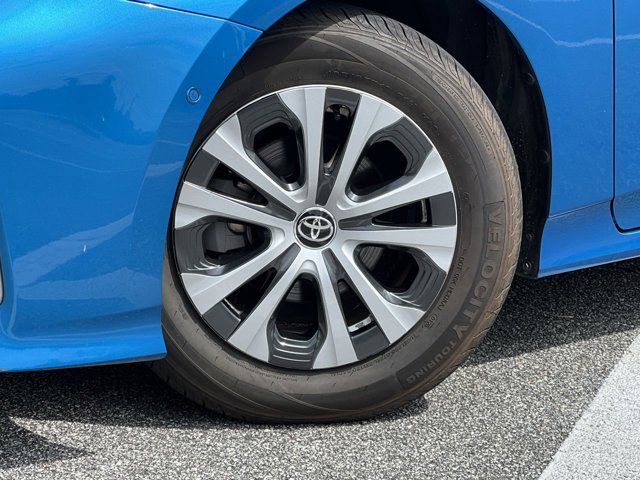 2022 Toyota Prius LE AWD-e photo 2