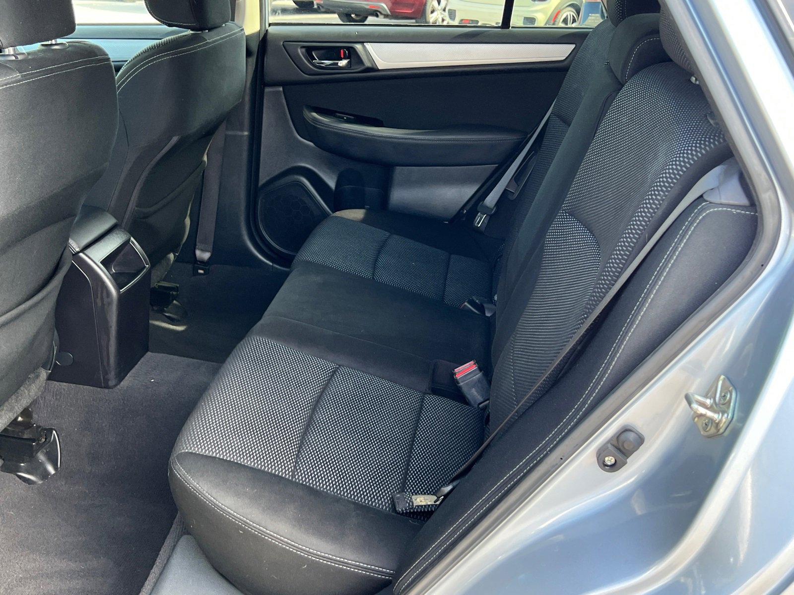 2017 Subaru Outback 2.5i Premium photo 17