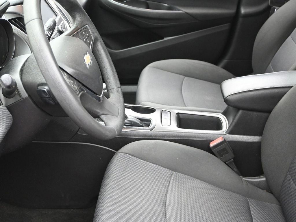 2017 Chevrolet Cruze LT photo 10
