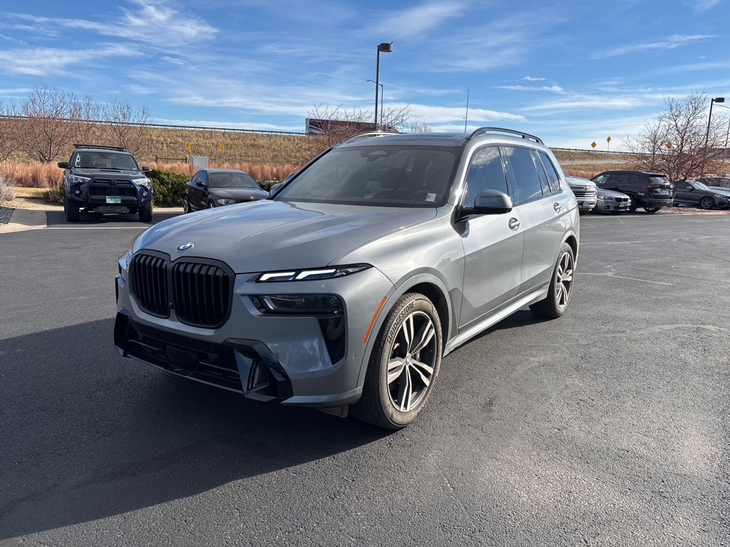 2023 BMW X7 40i's photo