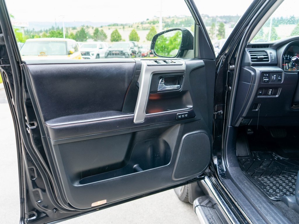 2016 Toyota 4Runner Limited photo 11