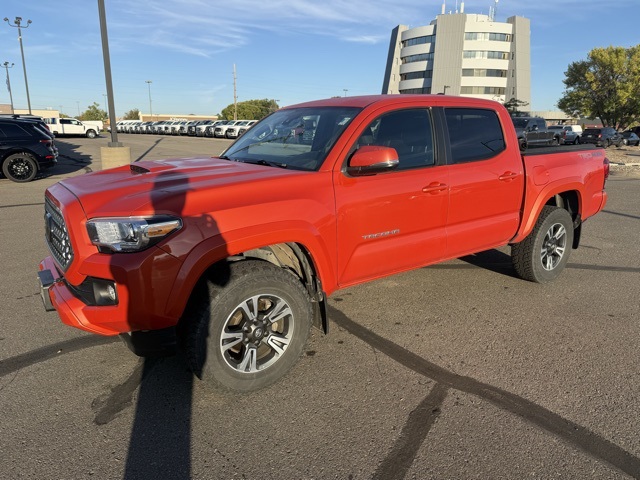 2018 Toyota Tacoma TRD Sport photo 2