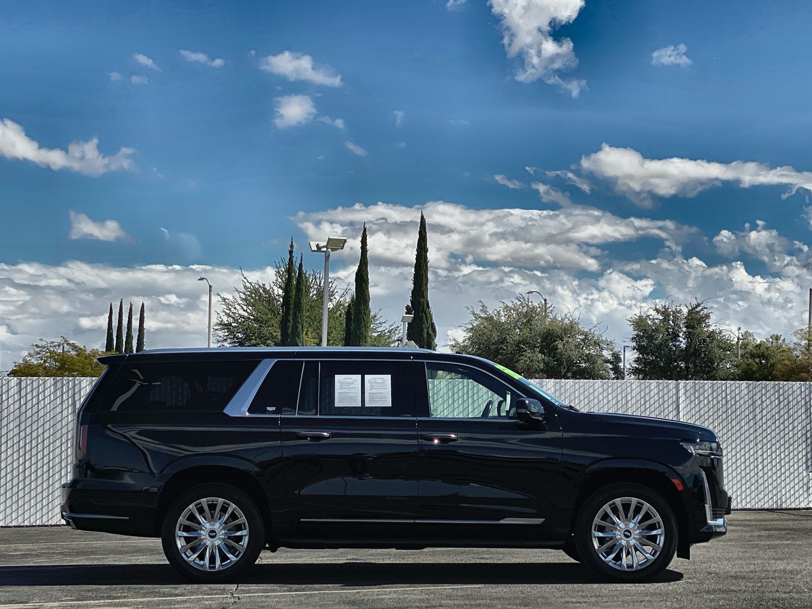 2023 Cadillac Escalade ESV Premium Luxury photo 4