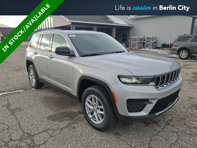 2025 Jeep Grand Cherokee Laredo's photo