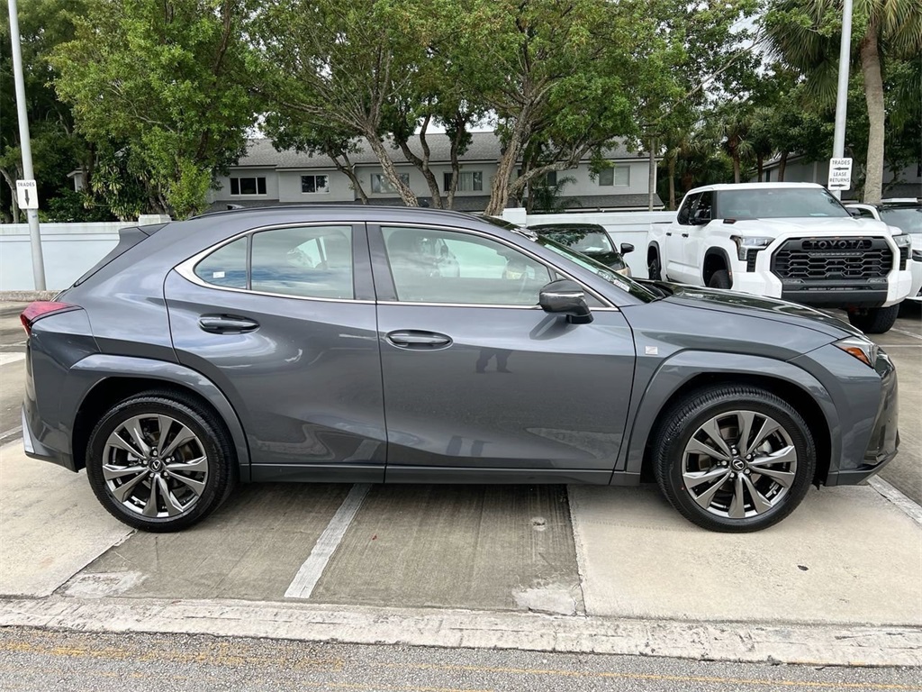 2023 Lexus UX 250h F SPORT Design photo 8