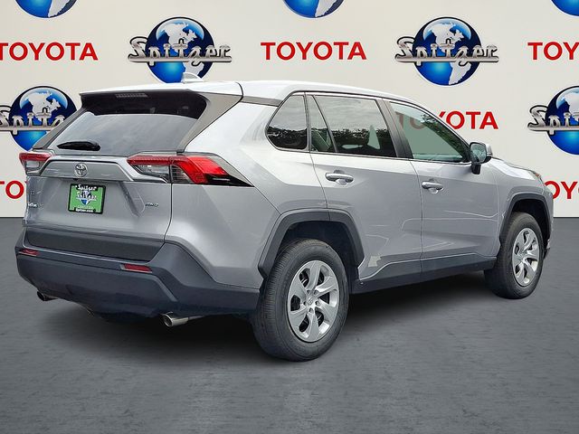 2022 Toyota RAV4 LE photo 6