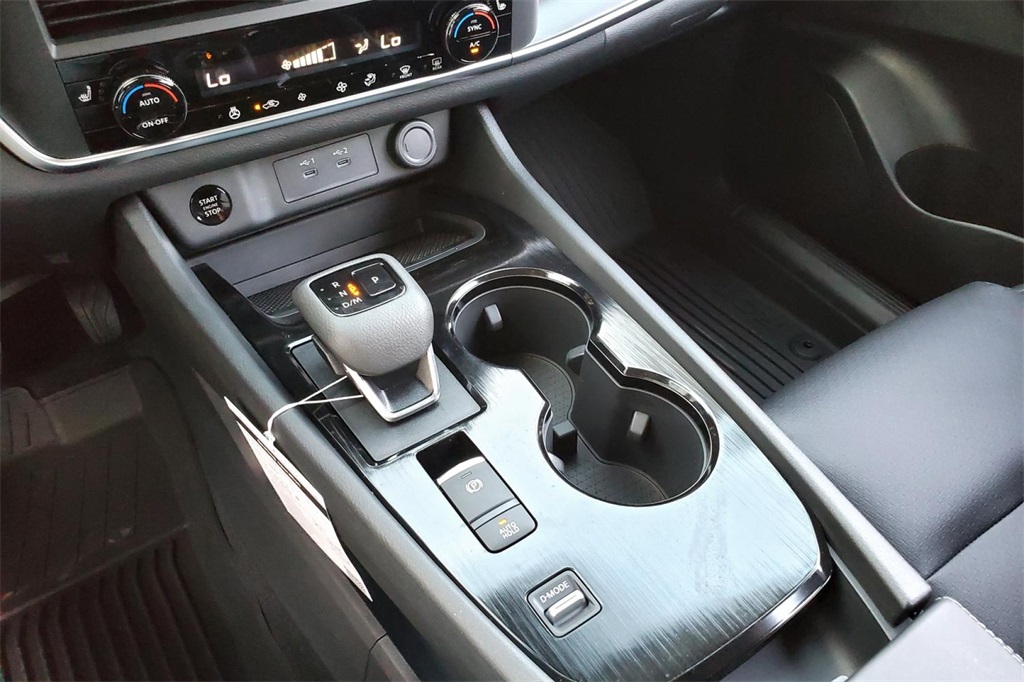2025 Nissan Rogue SV photo 10