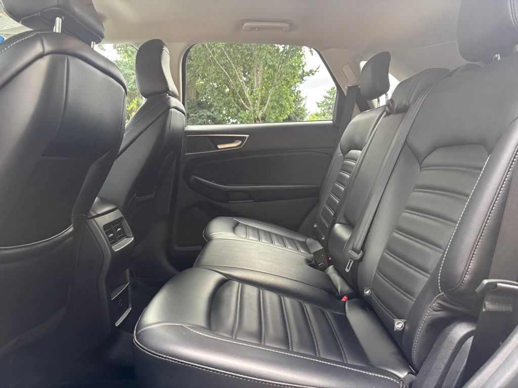 2022 Ford Edge SEL photo 24