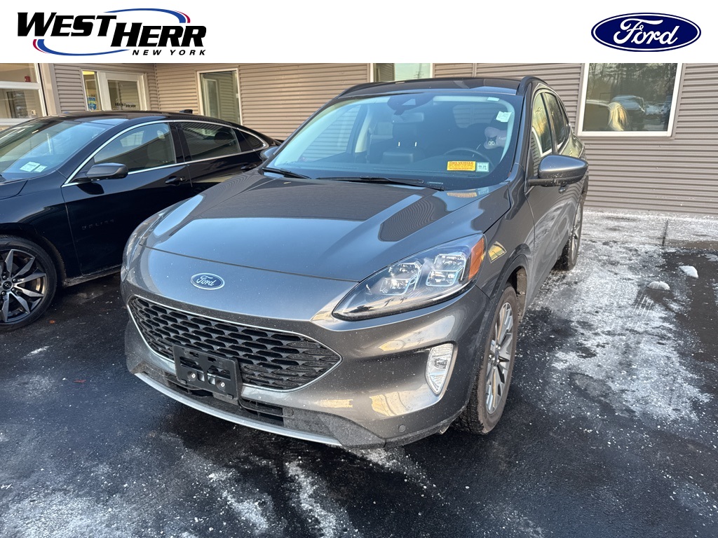 2022 Ford Escape Titanium's photo