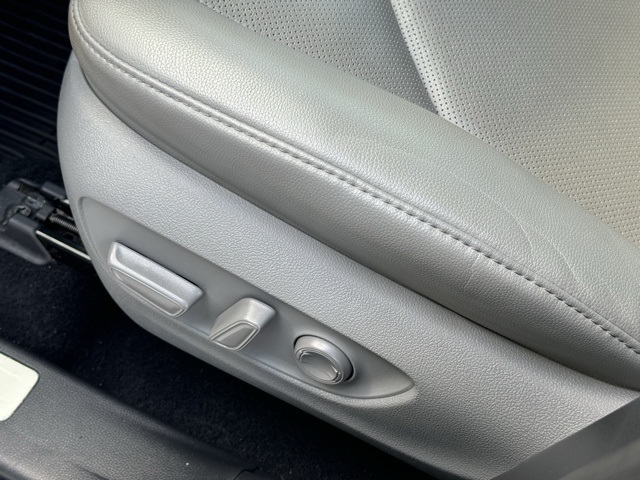 2021 Toyota Highlander Limited photo 10