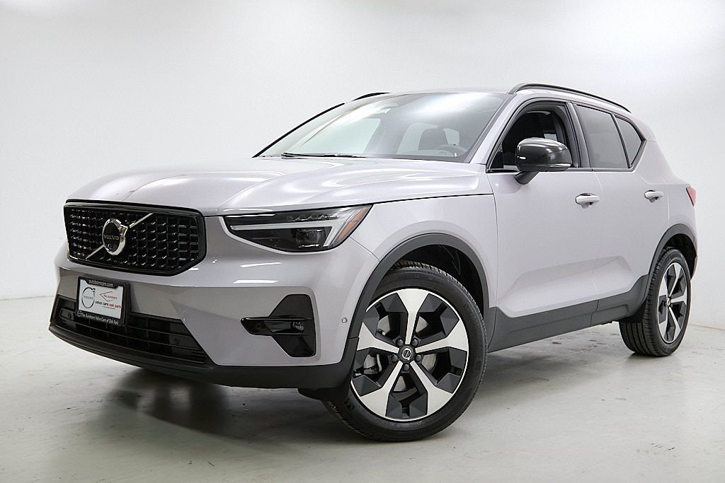 2026 VOLVO XC40 - Image 1
