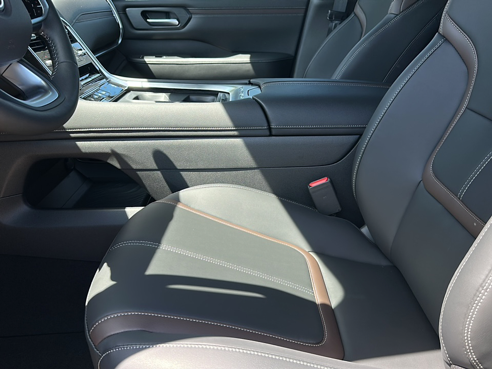 2025 Nissan Armada SL photo 4